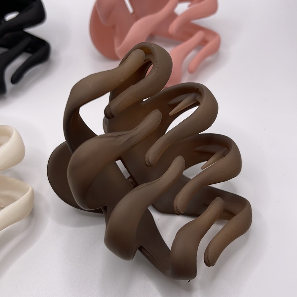 Large Hair Claw Clips 4 PCs assorted colors matte - Picture 5 of 7